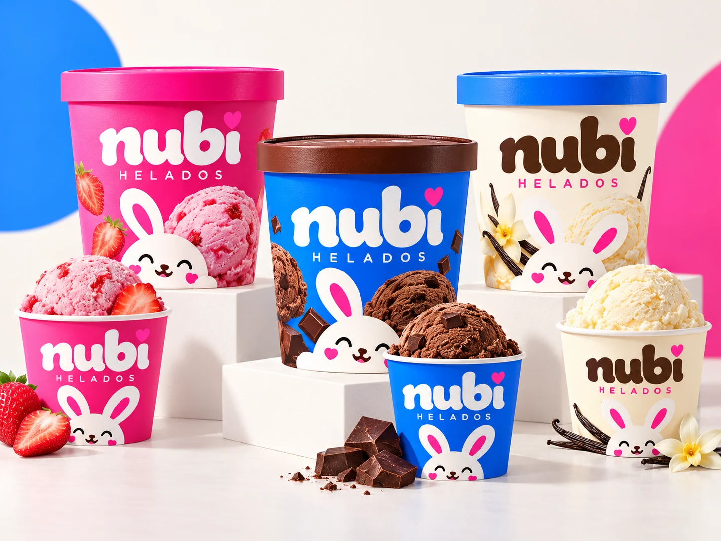 Nubi: tarrinas y vasos de helado de fresa, chocolate y vainilla con el logotipo y el conejito, junto a sus ingredientes